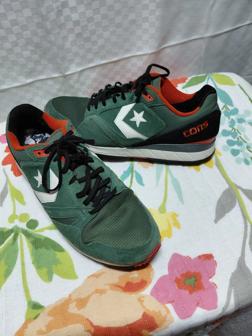 Converse Green and Orange Men's Sneakers with Black Laces - Picture 6 of 6